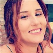 Laureata in Comunicazione Interculturale con specializzazione in lingua araba offre lezioni di italiano